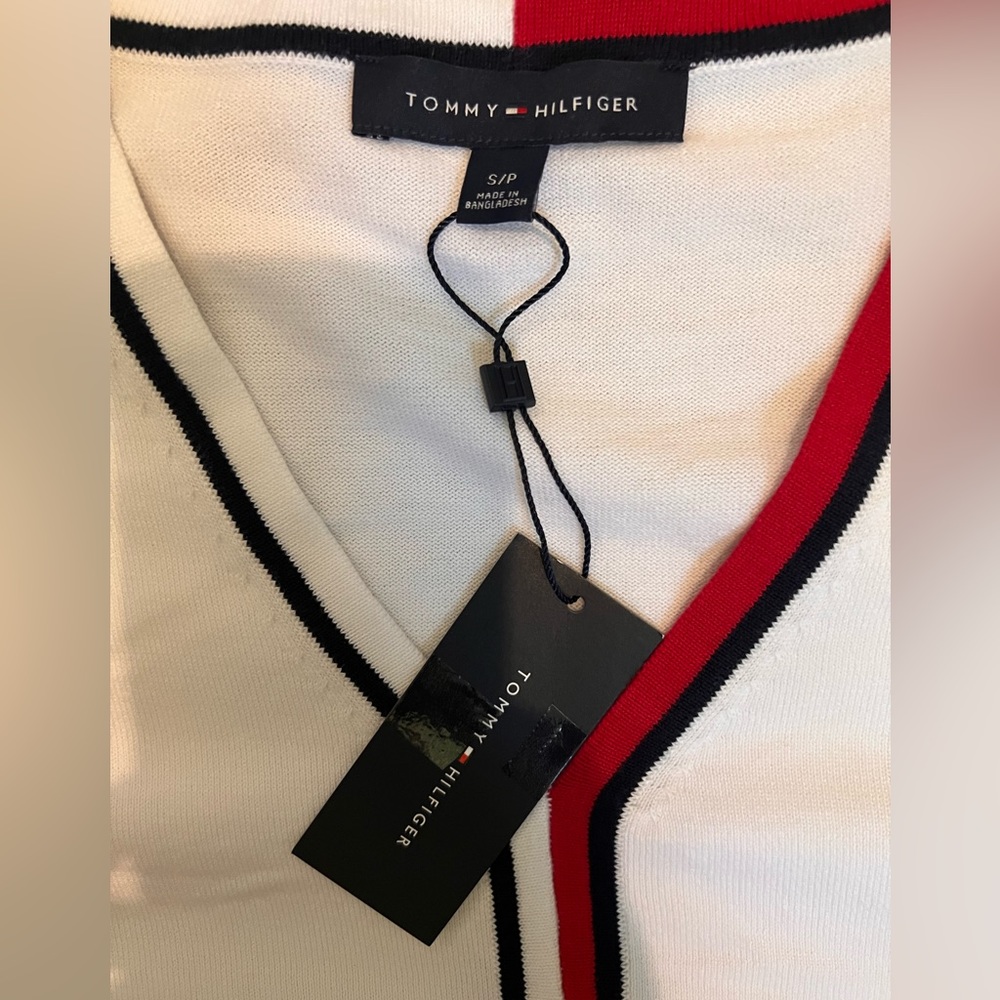 TOMMY HILFIGER CLASSIC V NECK SWEATER - Picture 5 of 5